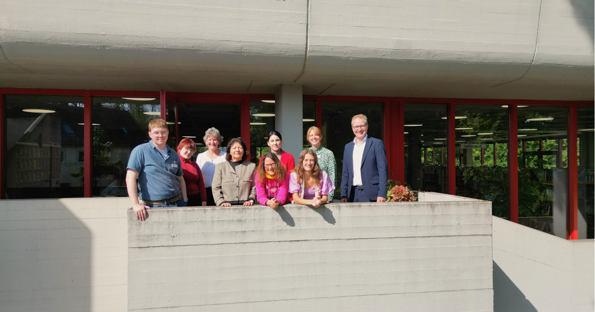 19.09.2024

                                                

                                                Neumarkter Stadtbibliothek landet im bayernweiten Ranking auf Platz zwei
                                            

                                                

                                                        Mit 8,55 Entleihungen pro Einwohner schaffte es die Neumarkter Stadtbibliothek 2023 in ihrer Kategorie auf den zweiten Platz im Leistungsvergleich mit 17 anderen bayerischen Bibliotheken.