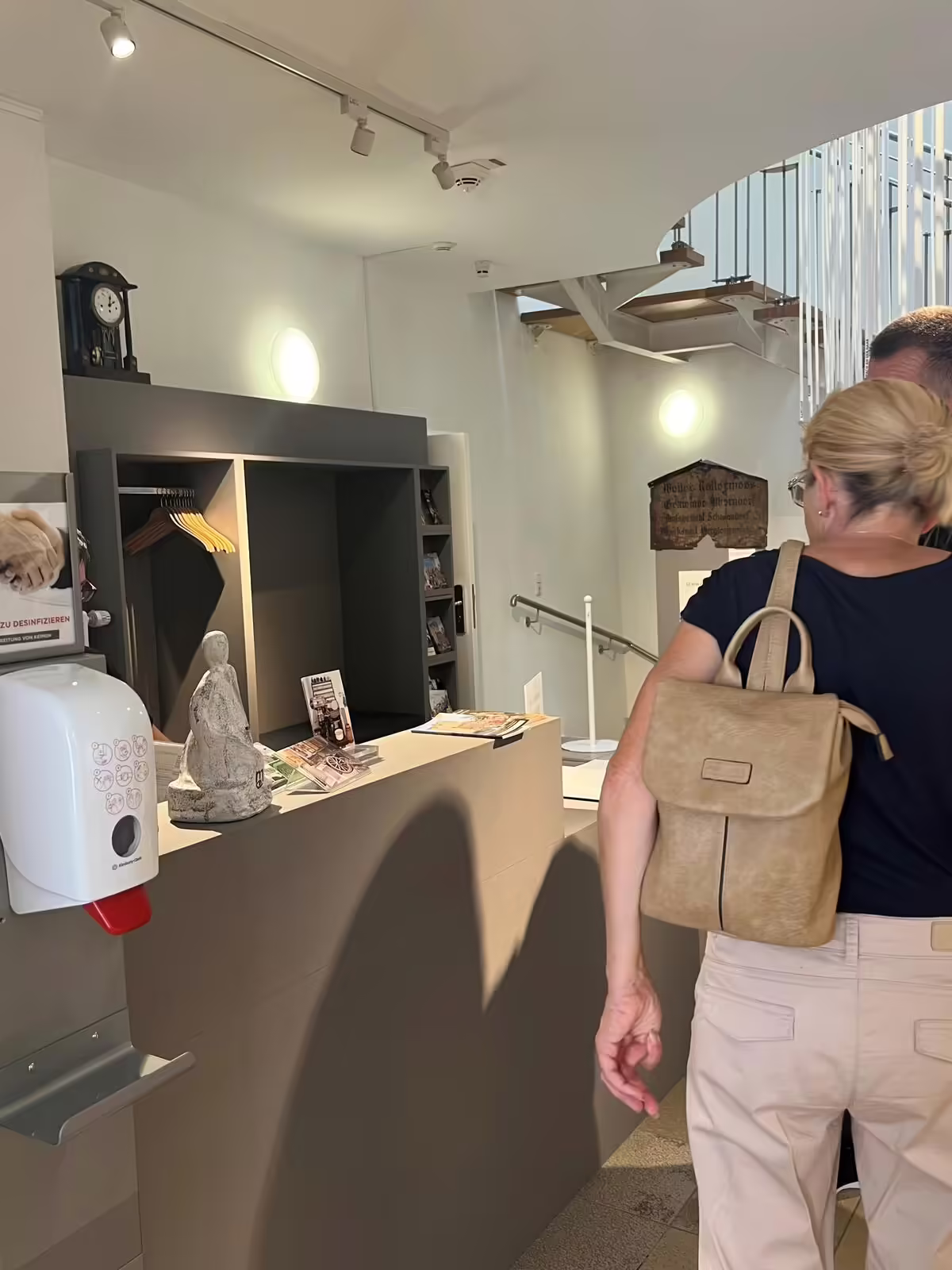 Sandra Eckert © Stadt Schwandorf
                                                                                         
                                    
                                                             
                            
                            
                                
                                    
                                         Tag des offenen Denkmals in Schwandorf                                    
                                                                        
                                         Tag des offenen Denkmals 2024 begeistert Besucher 
 -        Schwandorfer Gästeführer im Einsatz 
 Am vergangenen Sonntag öffneten in Schwandorf auch in diesem Jahr zahlreiche ...   Mehr