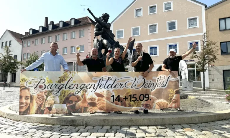 Weinfest, Marktsonntag und verkaufsoffener Sonntag auf dem Marktplatz in Burglengenfeld